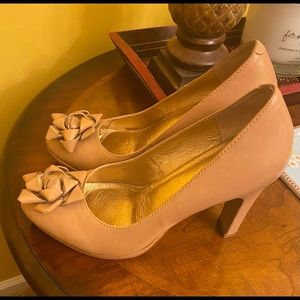 Miss Albright Anthropology Heels